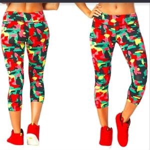 Zumba Let's Jam Perfect Capri Leggings size Medium Marvelous Red Green Yellow